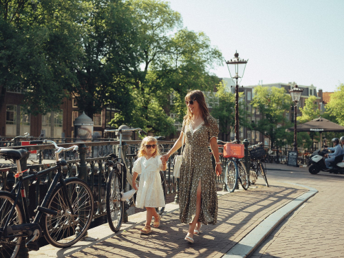 Creative Mother and Daughter Photography Session in Amsterdam