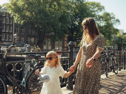 Authentic Mother and Daughter Photography in Amsterdam