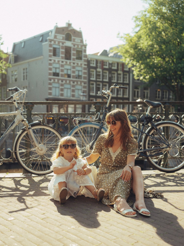 Relaxed Mother and Daughter Portraits in Amsterdam