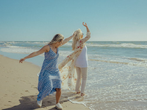 Spontaneous Mother and Daughter Photo Walk on Beach