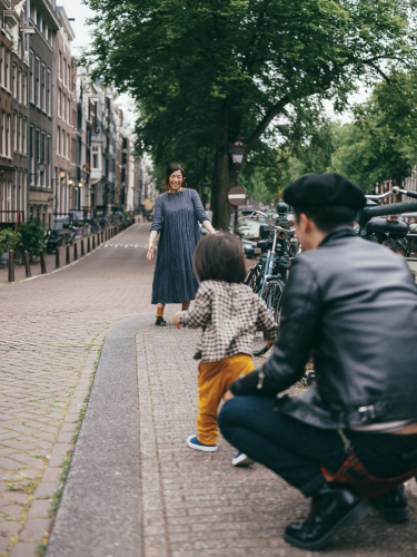 Vibrant Japanese Family Photos in Amsterdam