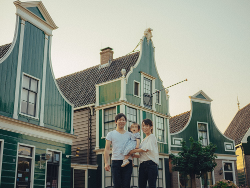 Relaxed Family Photo Session at Dutch Windmill Village